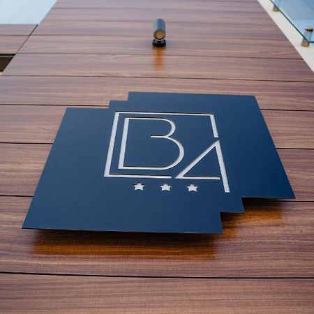 Hotel B4 オラデア エクステリア 写真