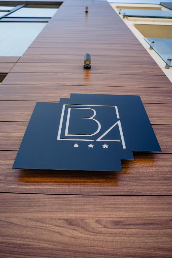 Hotel B4 オラデア エクステリア 写真