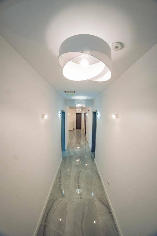 Hotel B4 オラデア エクステリア 写真
