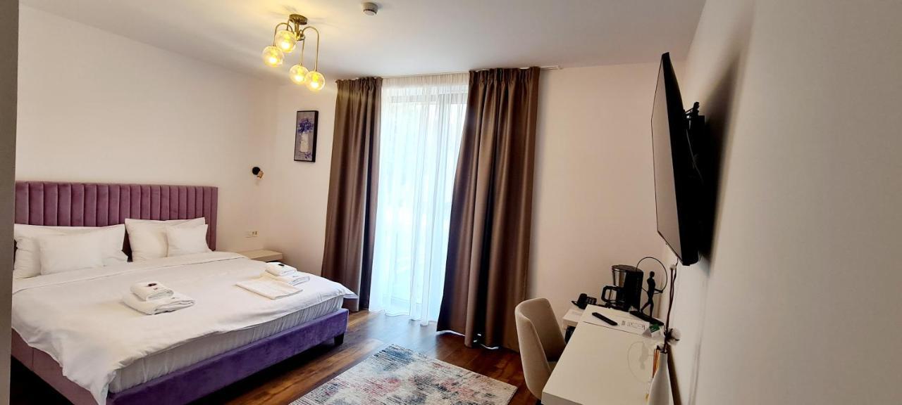 Hotel B4 オラデア エクステリア 写真