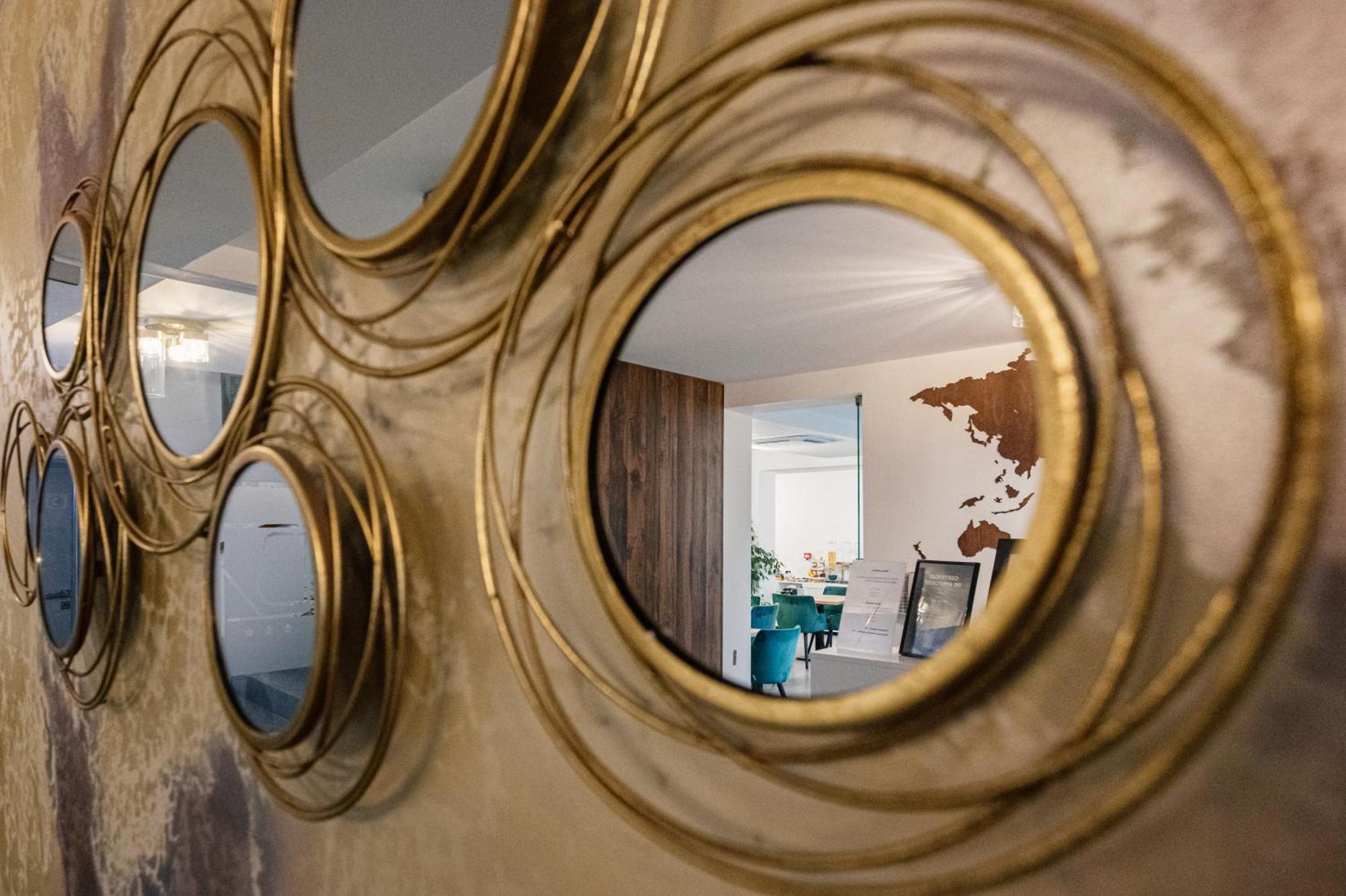 Hotel B4 オラデア エクステリア 写真